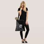 Monogram und Daisies Tasche (Am Model)