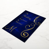 Monogram und Swirl auf Blue Wedding Gold Folieneinladung (Gedreht)