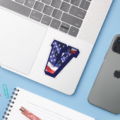 Monogram V USA Flag Schriftart Aufkleber (Laptop mit iPhone)