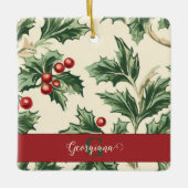 Monogram Vintage Christmas Holly & Berries Muster Keramikornament (Vorderseite)