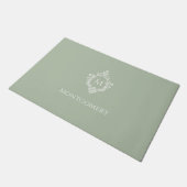 Monogram Vintage Sage Green White Crest Elegant  Fußmatte (Schrägansicht)