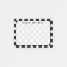 Monogram Volleyball Balls auf schwarz