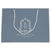 Monogram Wappen Dusty Blue Wedding Große Geschenktüte (Vorderseite)