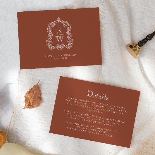 Monogram Wappen Terracotta Hochzeitdetails Begleitkarte