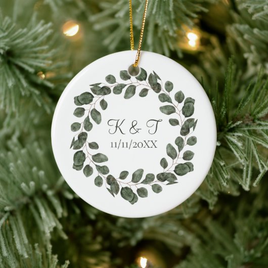 Monogram Wedding Date Eukalyptus Blätter Elegant Keramik Ornament (Baum)