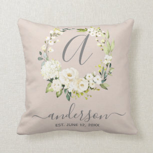 Monogram Wedding Keepake White Floral Wraath Kissen