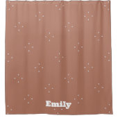 Monogram, weißer Pfeil auf mocha-mussen Hintergrun Duschvorhang (Vorderseite)