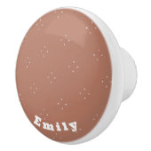 Monogram, weißer Pfeil auf mocha-mussen Hintergrun Keramikknauf (Rechts)