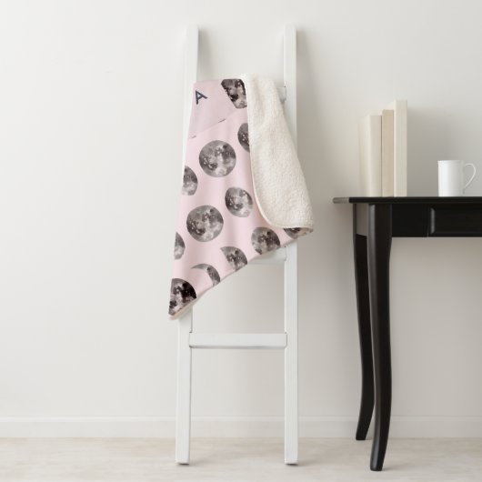 Monogram Whimsical Dreamy Moon Phases Sherpadecke (Beispiel)