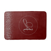 Monogram Whimsical Silver Glitzer auf Red Badematte (Vorderseite)