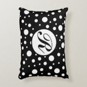 Monogram White auf Black Polka Dot Pattern Dekokissen (Vorderseite(Vertikal))