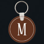 Monogram White auf dem braunen Schlüsselanhänger<br><div class="desc">Ein Schlüsselanhänger mit weißem Monogramm auf braunem Hintergrund. Passen Sie den Schlüsselanhänger mit Ihren eigenen Initialen oder Initialen,  Farben,  u.a. an.</div>