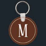 Monogram White auf dem braunen Schlüsselanhänger<br><div class="desc">Ein Schlüsselanhänger mit weißem Monogramm auf braunem Hintergrund. Passen Sie den Schlüsselanhänger mit Ihren eigenen Initialen oder Initialen,  Farben,  u.a. an.</div>