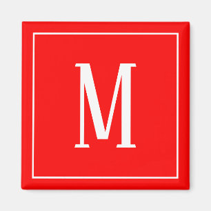 Monogram White auf dem Red Square Magnet