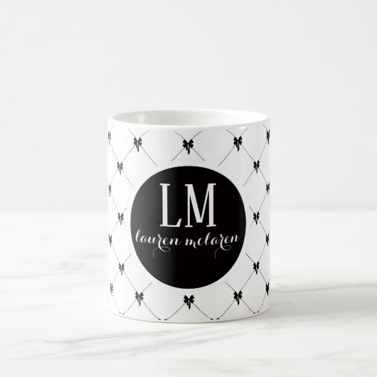 Monogram White & Black Bow Script Kaffeetasse (Mittel)