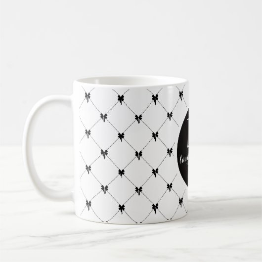 Monogram White & Black Bow Script Kaffeetasse (Links)