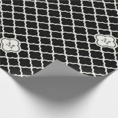 Monogram White & Black Quatrefoil Muster Hochzeit Geschenkpapier (Ecke)