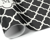 Monogram White & Black Quatrefoil Muster Hochzeit Geschenkpapier (Rolleneckpunkt)