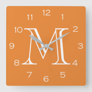 Monogram White Numbers On Orange wccn Quadratische Wanduhr