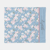 Monogram White Pink Blue Floral Blume Shabby Chic Fleecedecke (Vorderseite (Horizontal))