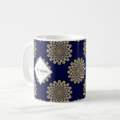 Monogram, wir beobachten Sie Navy & Gold Polka Dot Kaffeetasse (Vorderseite Links)