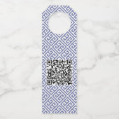 Monogram Wreath Blue White Bow Frohe Weihnachten Flaschenanhänger (Rückseite)