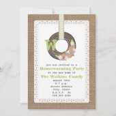 Monogram Wreath Burlap Housewarming Party Einladung (Vorderseite)