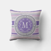 Monogram Wreath Trendy Strips Lila Leaf Laurel Kissen Für Draußen (Rückseite)