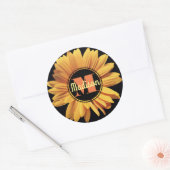 Monogram Yellow Daisy Gerbera Aster Elegante Blume Runder Aufkleber (Umschlag)