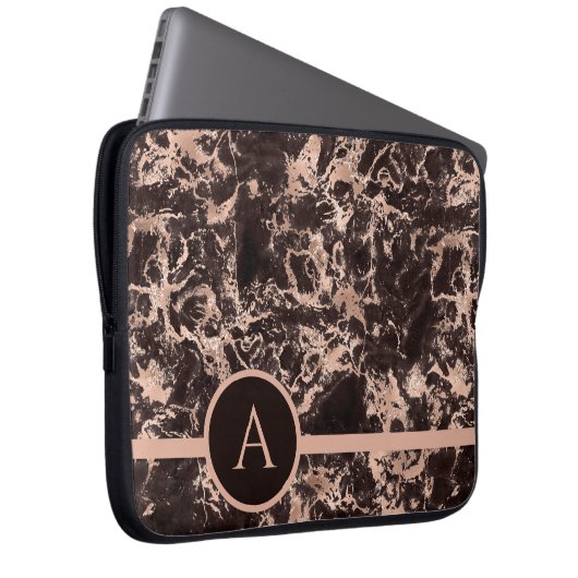 Monogramed Rose Gold Marble Laptopschutzhülle (Vorne Rechts)
