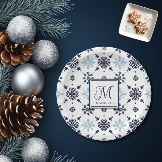 Monogramierter Schneeflocken Pappteller