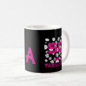 Monogramm 50 und fabelhaftes Schwarz-weißes Blumen Kaffeetasse (VorderseiteRechts)