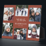 Monogramm 6 Foto Collage Familienname Terrakotta Fotoplatte<br><div class="desc">Eine Collage von sechs Fotos umgibt eine einfache anfängliche und rustikale Zweige zusammen mit einem Namen und einem Jahr. Macht ein großartiges Beigeschenk. Die Highlights Ihres Jahres,  das Beste aus Ihrem Foto,  Enkelfotos,  Hochzeitsfotos und vieles mehr. Der trendige Terrakotta-Hintergrund kann durch Klicken auf "Weitere Anpassung" geändert werden.</div>
