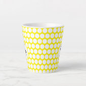Monogramm anfänglich hellgelbe weiße Polka-Punkte Milchtasse (Vorderseite)