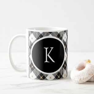 Monogramm-Anfangsbuchstabe Schwarz Weiß Gold Karo- Kaffeetasse