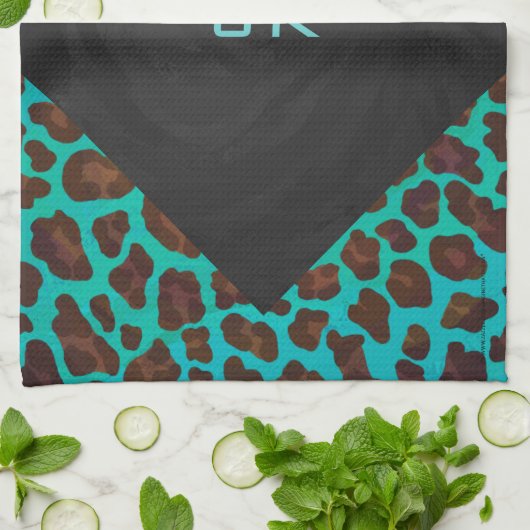 Monogramm Aquamarin und braun Leopard Handtuch (Gefaltet)