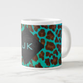 Monogramm Aquamarin und braun Leopard Jumbo-Tasse (Vorderseite Rechts)