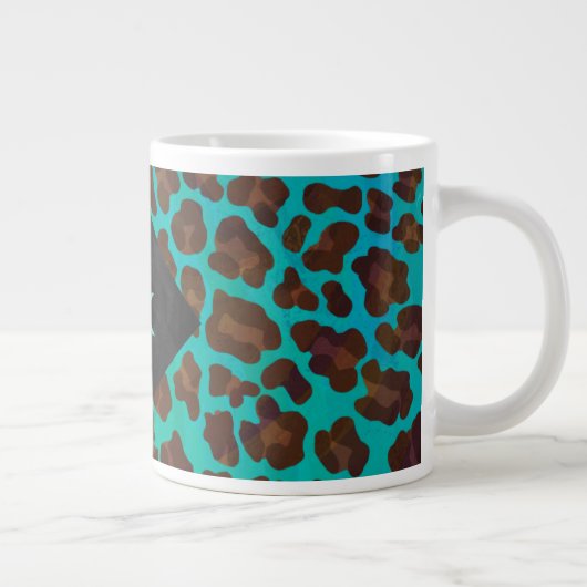 Monogramm Aquamarin und braun Leopard Jumbo-Tasse (Rechts)