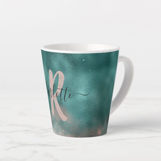 Monogramm Aquamarin und weich rosa Ombre-Folie Milchtasse (Rechte Ecke)