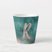 Monogramm Aquamarin und weich rosa Ombre-Folie Milchtasse (Vorderseite)