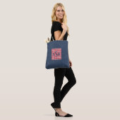 Monogramm auf dunklem Denimdruck Schulter Tasche (Am Model)