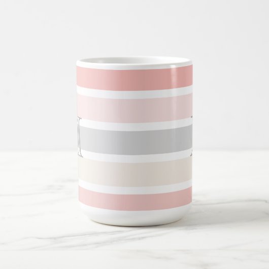Monogramm auf modernen rosa grauen Streifen Kaffeetasse (Mittel)