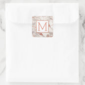 Monogramm auf Rose-Goldmarmor Quadratischer Aufkleber (Tasche)