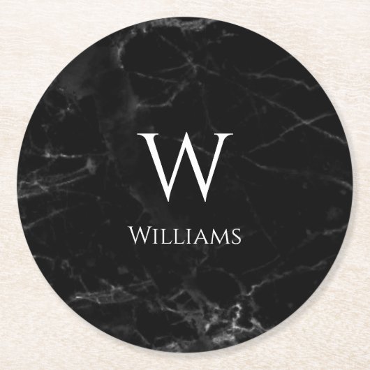 Monogramm auf schwarzem Marmor Elegant Moderner We Runder Pappuntersetzer (Vorderseite)