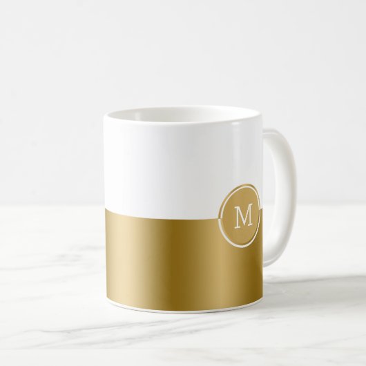 Monogramm auf weißem und goldfarbenem Splitscreen Kaffeetasse (VorderseiteRechts)