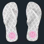 Monogramm aus grauem und rosa marokkanischem Quarz Badesandalen<br><div class="desc">Maßgeschneiderte,  bedruckte Flop-Sandalen mit einem stilvollen marokkanischen Quartrefolienmuster und einem eigenen Monogramm oder einem anderen Text in einem Kreisrahmen. Klicken Sie auf Anpassen,  um Schriftart und Farben zu ändern oder eigene Bilder hinzuzufügen,  um ein einzigartiges Design zu erstellen!</div>