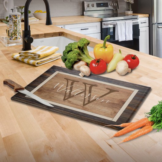 Monogramm aus rustikalem Holz Schneidebrett