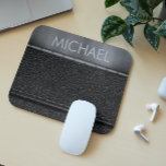 Monogramm aus schwarzem Leder-Look Mousepad<br><div class="desc">Dieses Design kann in dem Bereich personalisiert werden, der durch das Ändern des Fotos und/oder Textes zur Verfügung gestellt wird. Sie können auch angepasst werden, indem Sie auf Vorlage personalisieren klicken und dann auf die Schaltfläche klicken, um weitere Optionen anzupassen, um die Hintergrundfarbe zu löschen oder zu ändern, Text hinzuzufügen,...</div>