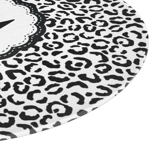 Monogramm aus schwarzem und weißem Leopard Schneidebrett (Ecke)