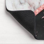 Monogramm aus weißem Marmorstein und schwarz-rosa  Mousepad (Ecke)